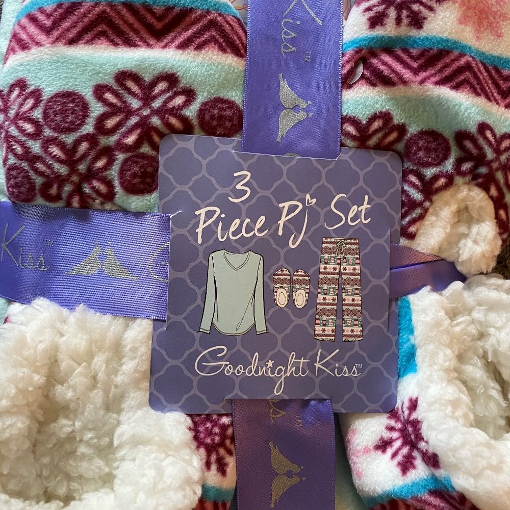 Goodnight Kiss Brand Woman's Pajama Set